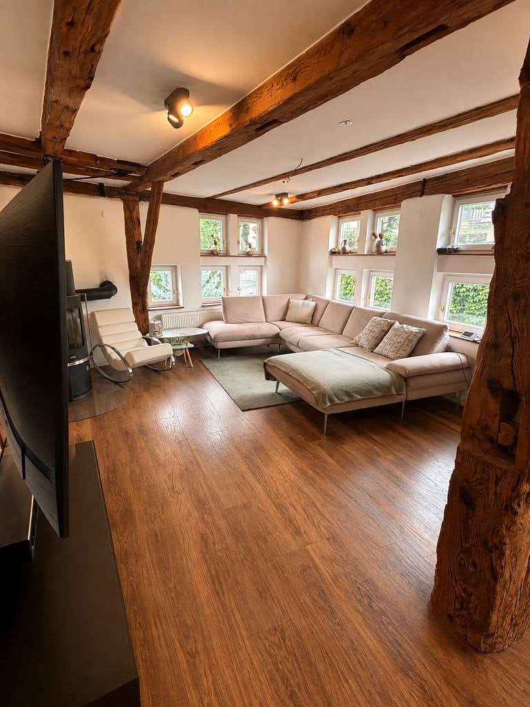 Immobilie in Grafenau - Haus-im-Haus-Gefühl: Großzügige 6-Zimmer-Maisonette mit 147 m² - Bild 1