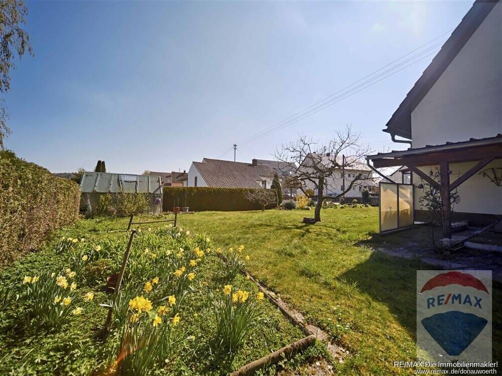 Immobilie in Wertingen - Gepflegtes Familienhaus mit viel Potenzial und schönem Garten - Bild 1
