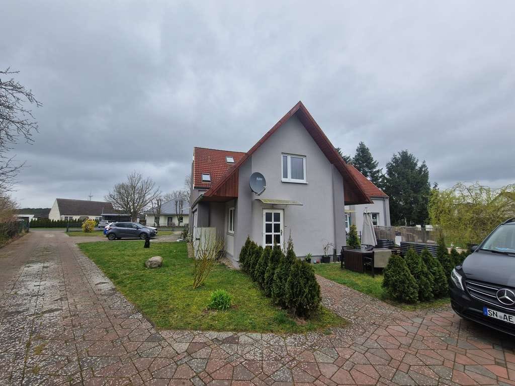 Immobilie in Lübesse - 3 WE saniertes Mehrfamilienhaus, 2.941 m² Grundstück, 366 m² Wohnfläche im Speckgürtel von Schwerin - Bild 0