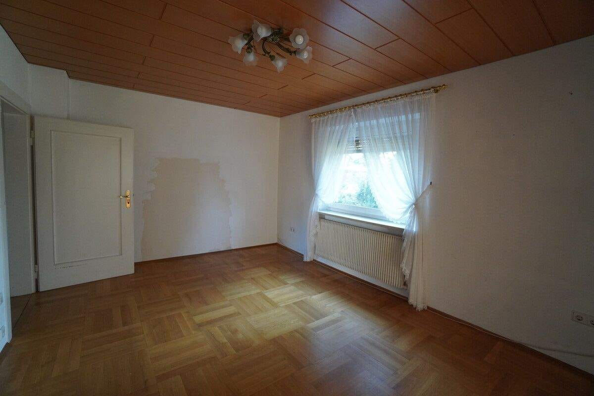 Immobilie in Schwaig bei Nürnberg - Familienfreundliches Zweifamilienhaus in Schwaig bei Nürnberg - Bild 2
