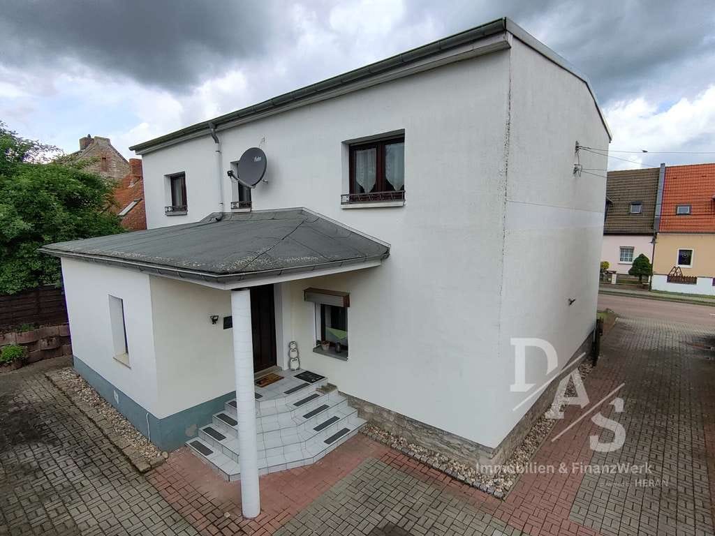Immobilie in Alsleben - Familienidylle mit großem Garten, Pool & Doppelgarage in ruhiger Lage - Bild 1