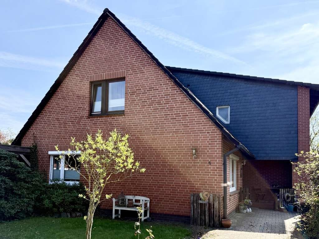 Immobilie in Winsen (Aller) - Gepflegtes und großzügiges Zweifamilienhaus in ruhiger und gemütlicher Ortsrandlage in Winsen OT - Bild 0