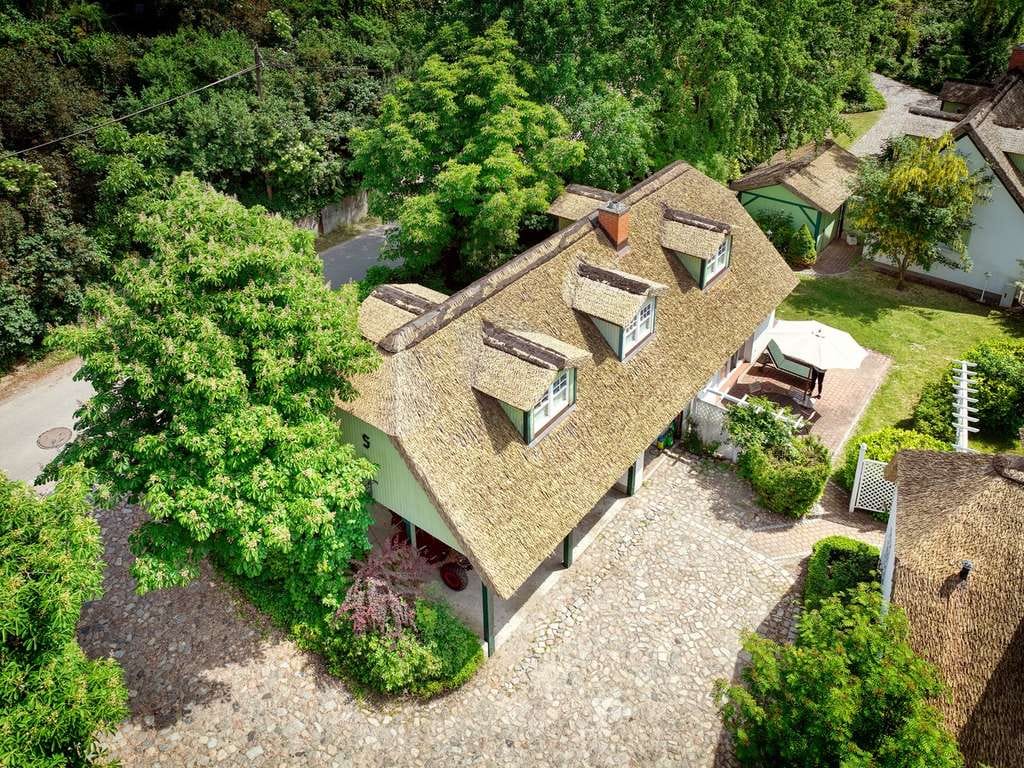 Immobilie in Wittenbeck - Wohlfühlhaus mit Kamin und großer Terrasse auf dem Gut Klein Bollhagen -  nahe der Ostsee bei Küh... - Bild 1