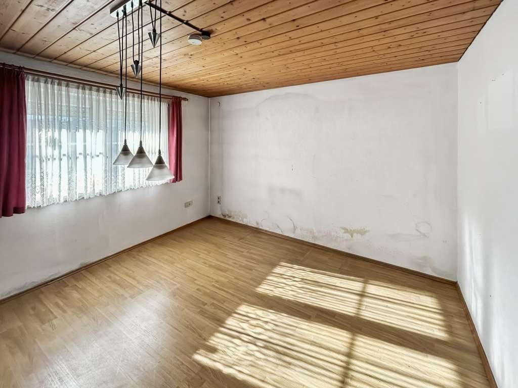 Immobilie in Künzing - Ihr zukünftiges Zuhause in Künzing – EFH mit viel Platz, Natur und Entwicklungsmöglichkeiten - Bild 3