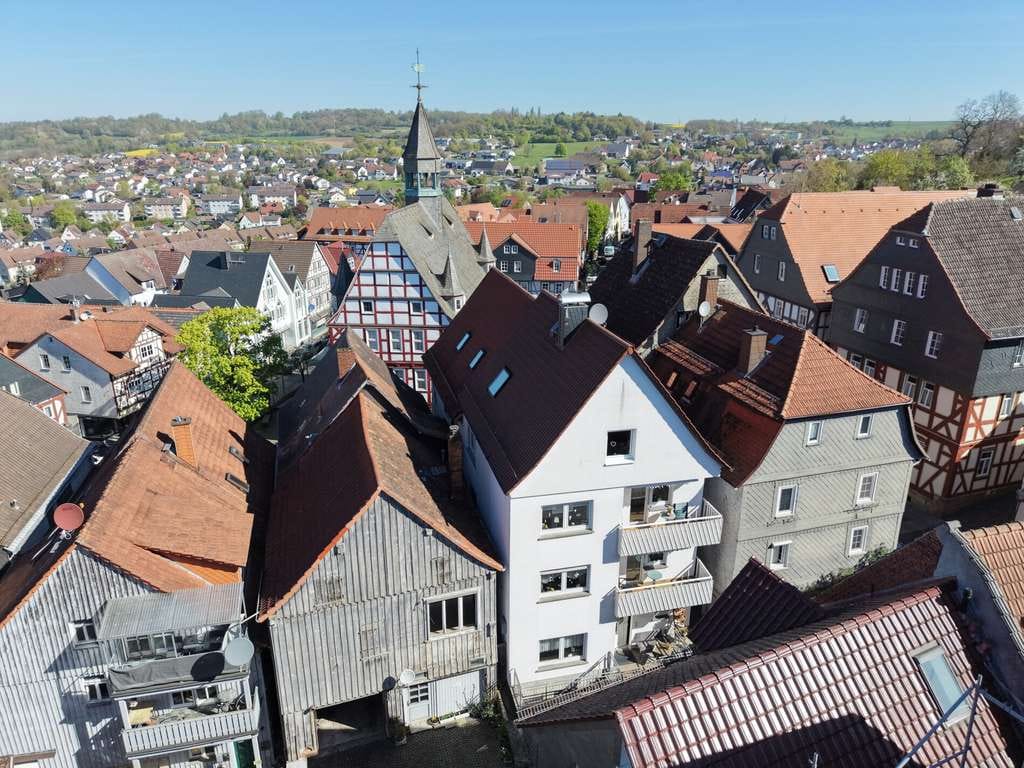 Immobilie in Homberg (Ohm) - Fachwerkliebe - Mehrfamilienhaus mit ehemaliger Gastätte im Herzen von Homberg (Ohm) - Bild 1
