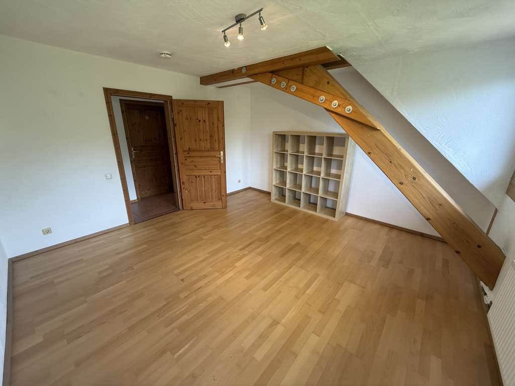 Immobilie in Thaleischweiler-Fröschen - Großzügige Dachgeschosswohnung mit zwei Balkonen, Stellplatz und viel Stauraum - Bild 3