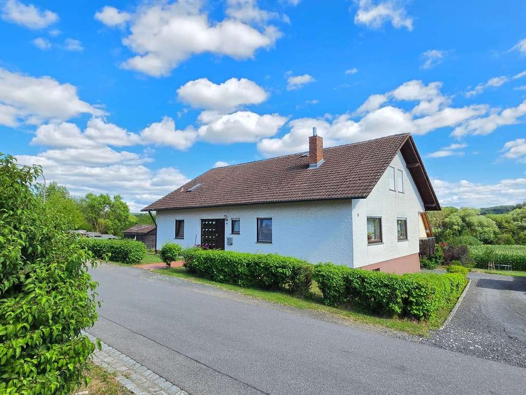 Immobilie in Itzgrund - Viel Raum für Ihre Wohnideen – Bungalowstil mit zusätzlichem Garten- oder Baugrundstück! - Bild 0