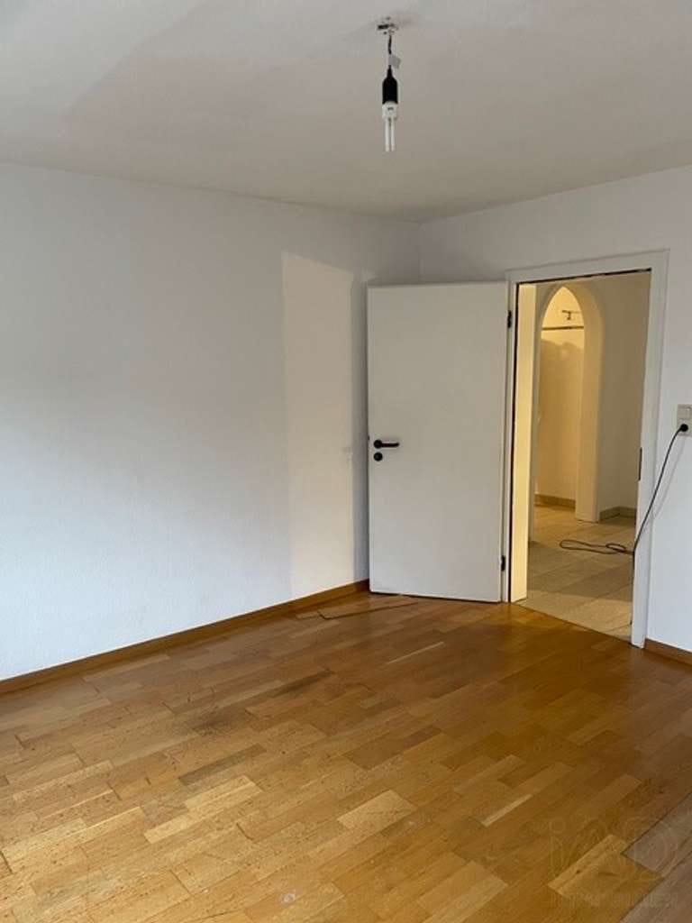Immobilie in Hochspeyer - Mehrfamilienhaus mit zwei Wohnungen und zwei Gewerbeeinheiten - Bild 3
