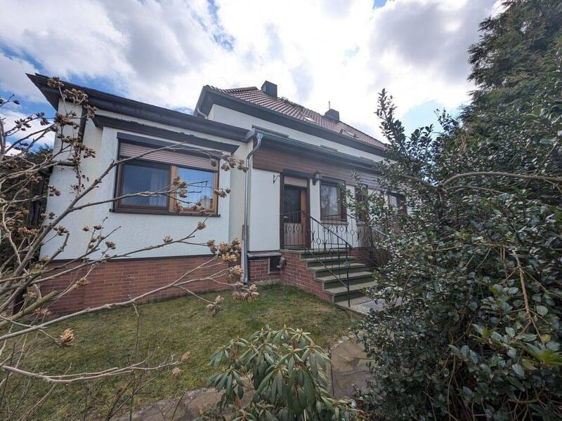 Immobilie in Dommitzsch - Liebevoll gepflegtes Zuhause auf drei Etagen, mit großem Garten und Luftschutzbunker - Bild 0