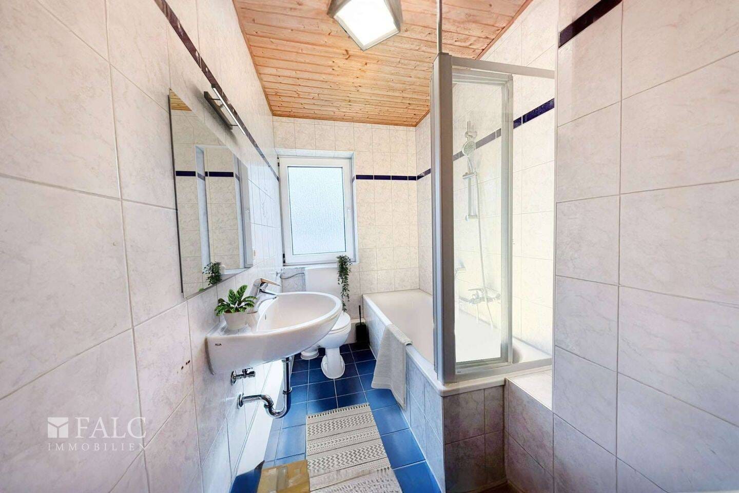 Immobilie in Schwabmünchen - Bezugsfreie 3-Zimmer-Wohnung mit Südbalkon, Einbauküche & Tiefgarage - jetzt entdecken! - Bild 4
