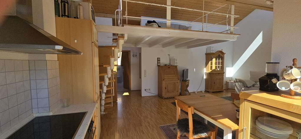 Immobilie in Bodman-Ludwigshafen - Traumhafte 2 Zimmer Dachgeschosswohnung mit Seeblick inkl. TG Stellplatz - Bild 1