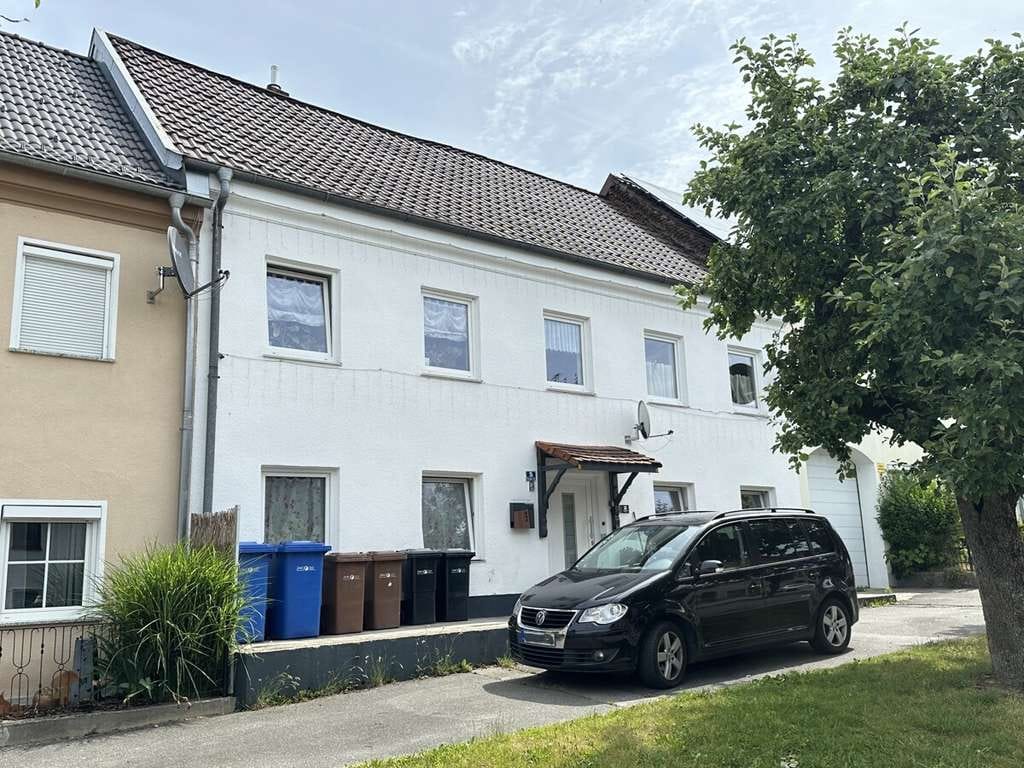 Immobilie in Winzer - Markt Winzer - 5,4% Kapitalanlage: Vermietetes Reihenhaus m. 220 m2 Wohnfläche in zentraler Lage - Bild 0
