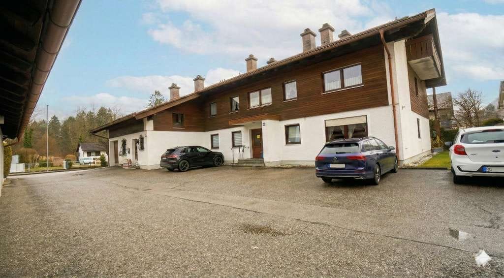 Immobilie in Piding - Charmante Dachgeschosswohnung: Ihr neues Zuhause vor den Toren Salzburgs / Piding DE - Bild 1