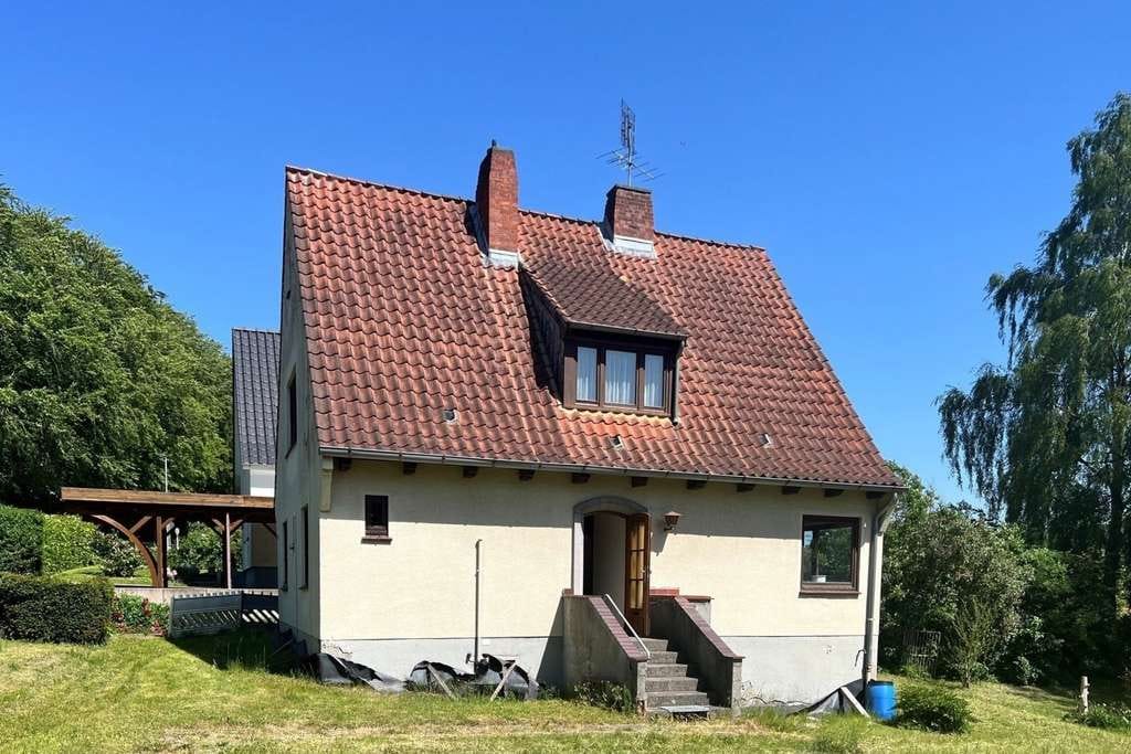 Immobilie in Ahrensbök - Einfamilienhaus für ambitionierte Käufer - Bild 1