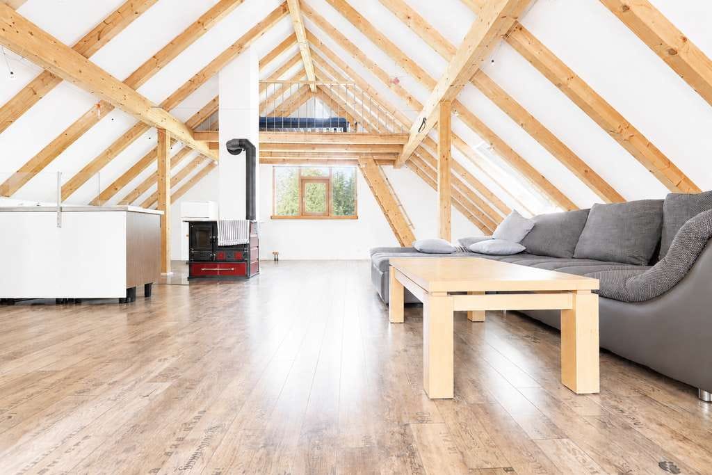 Immobilie in Bruckberg - Charmante Dachgeschosswohnung mit besonderem Wohngefühl und Gartenanteil in Bruckberg - Bild 1