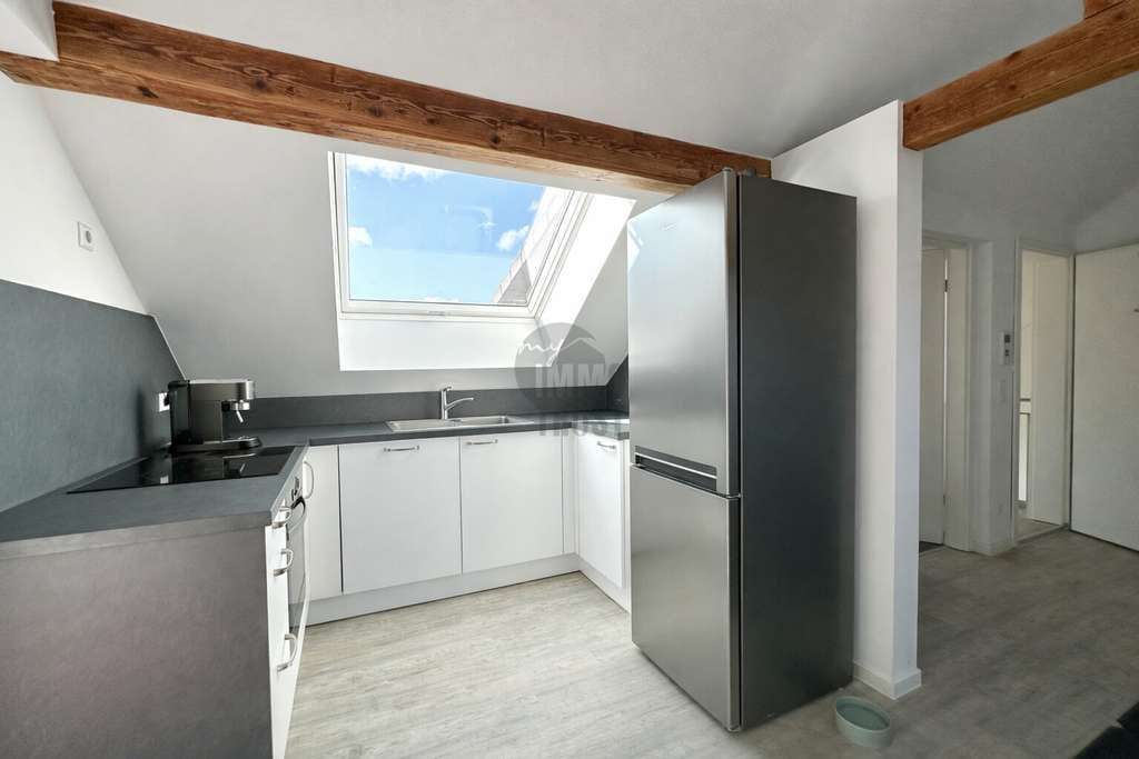 Immobilie in Obersulm - KERNSANIERTE DG-WOHNUNG MIT DACHCHARME UND EINBAUKÜCHE - Bild 2