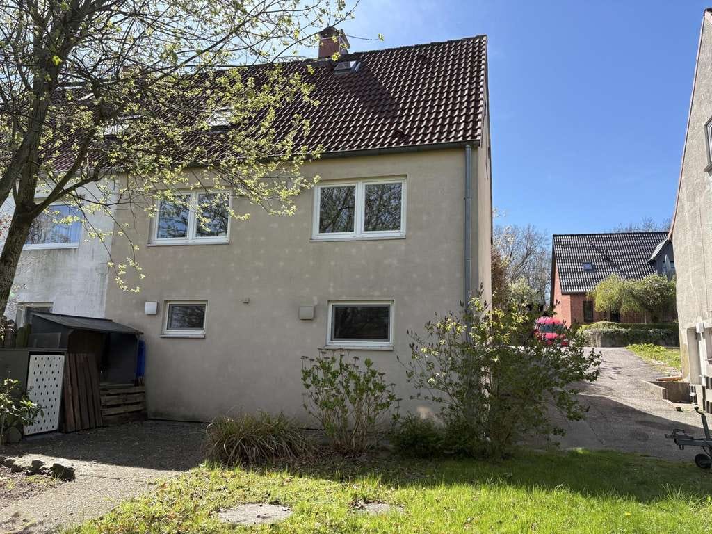 Immobilie in Schleswig - Charmante Doppelhaushälfte mit Garten und vielseitiger Nutzfläche in Schleswig-Friedrichsberg - Bild 2
