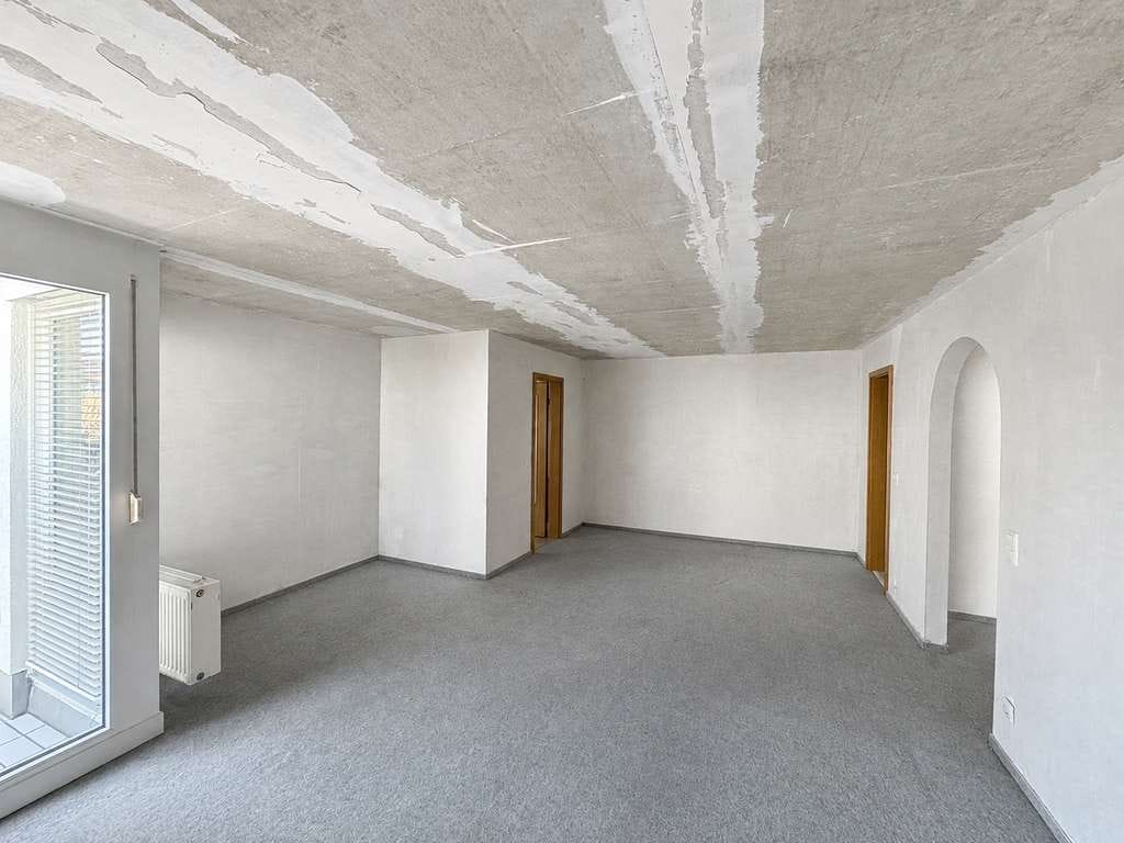 Immobilie in Plochingen - Renovierungsbereite 2-Zimmer-Wohnung mit Balkon und Duplex-Stellplatz in Plochingen - Bild 4