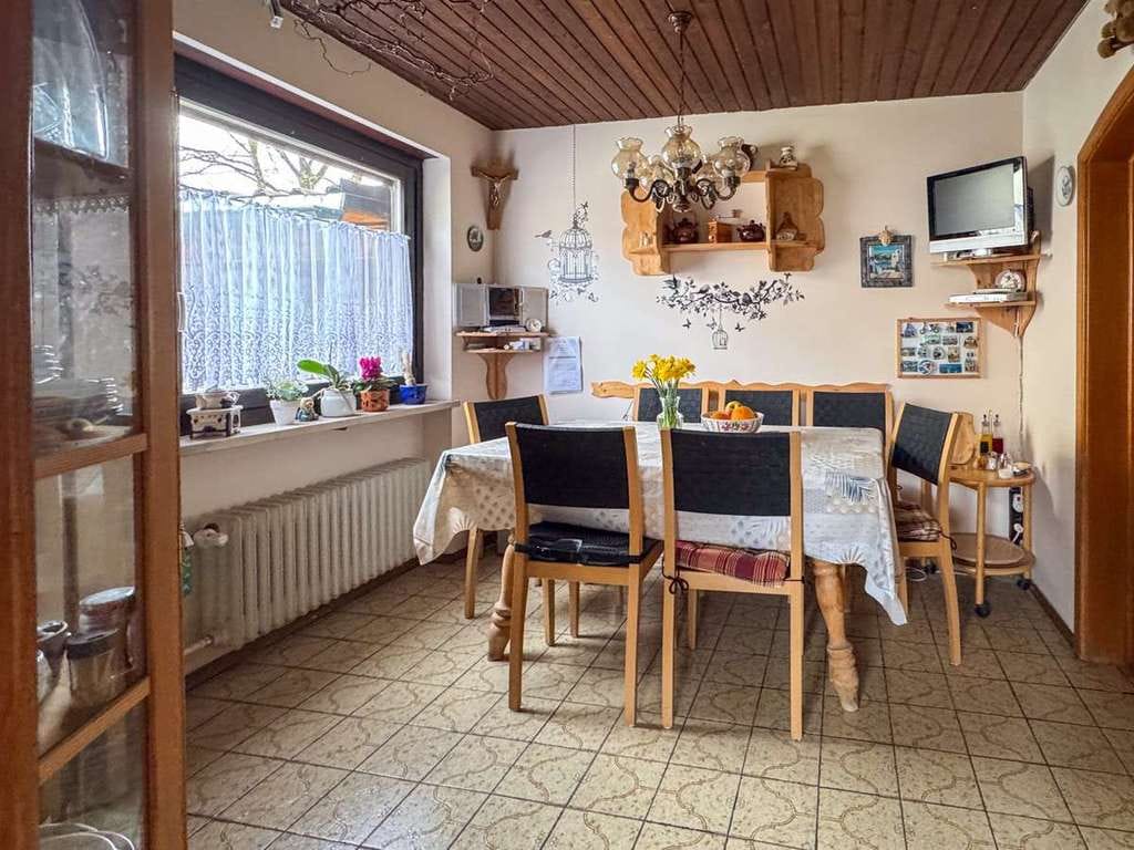 Immobilie in Kolbermoor - Sonnige Doppelhaushälfte in guter Lage Kolbermoors – viel Platz und Potenzial! - Bild 3