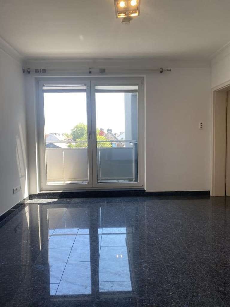 Immobilie in Meerbusch - Exklusive Penthouse-Wohnung mit Dachterrasse und traumhaftem Blick über Büderich  - Bild 3