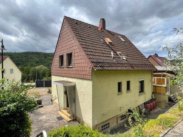 Immobilie in Buborn - Freistehendes Einfamilienhaus mit Charme Potenzial Wintergarten und großem Garten - Bild 1