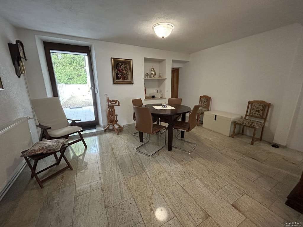 Immobilie in Überherrn - Reihenmittelhaus mit drei Stellplätzen - hervorragende Energiewerte - Bild 1
