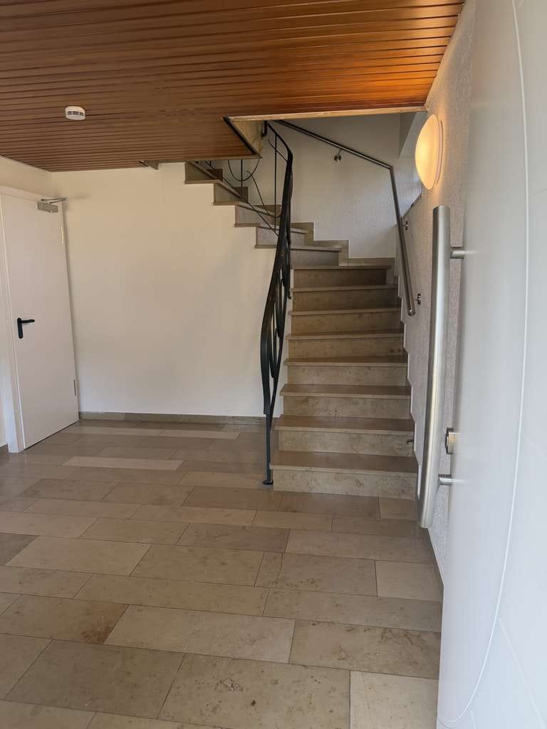 Immobilie in Ellhofen - Traumhaftes Einfamilienhaus in unverbaubarer Aussichtslage – ca. 1.100 m² Grundstück – sofort bezugs - Bild 2