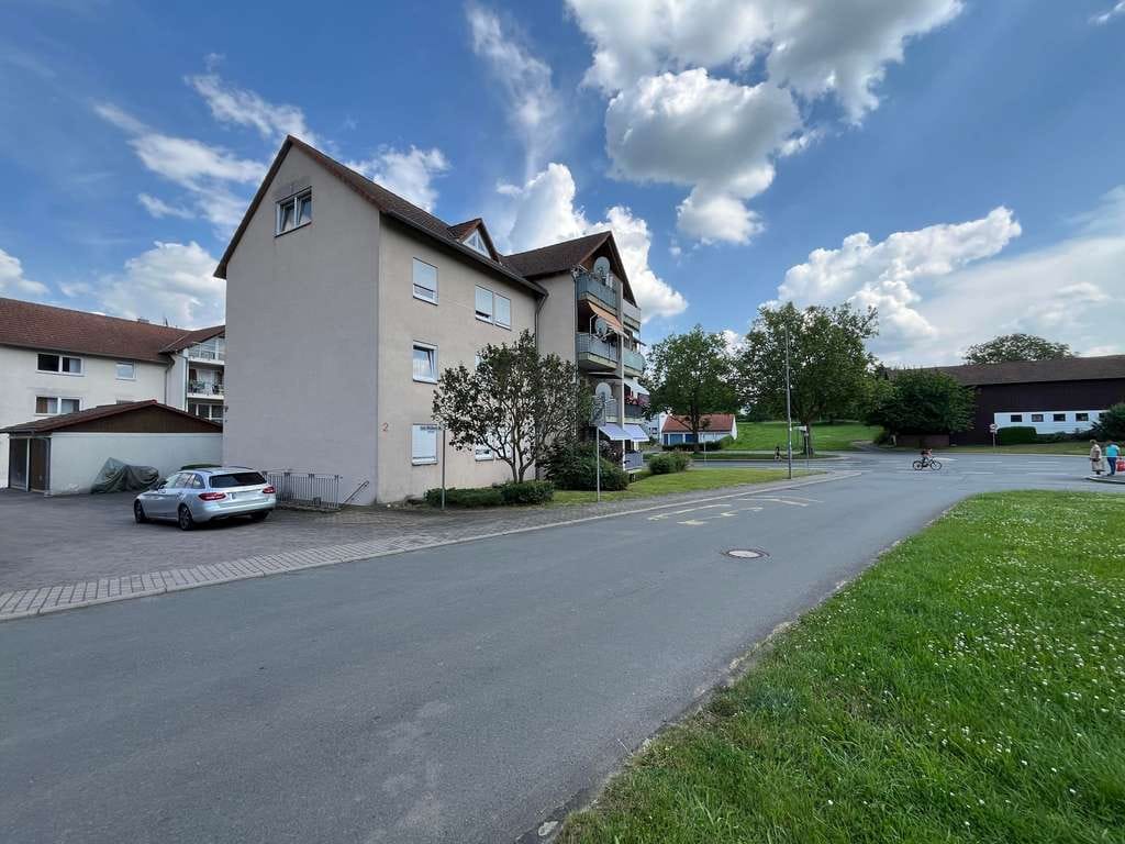 Immobilie in Külsheim - Vermietete, frisch renovierte Dachgeschosswohnung 
mit Garage in Külsheim - Bild 1
