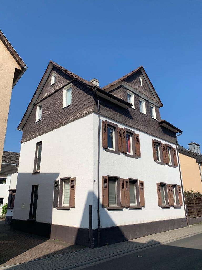 Immobilie in Obertshausen - 3-Familienhaus mit 4% Rendite in ruhiger Wohnlage von Obertshausen - Bild 0