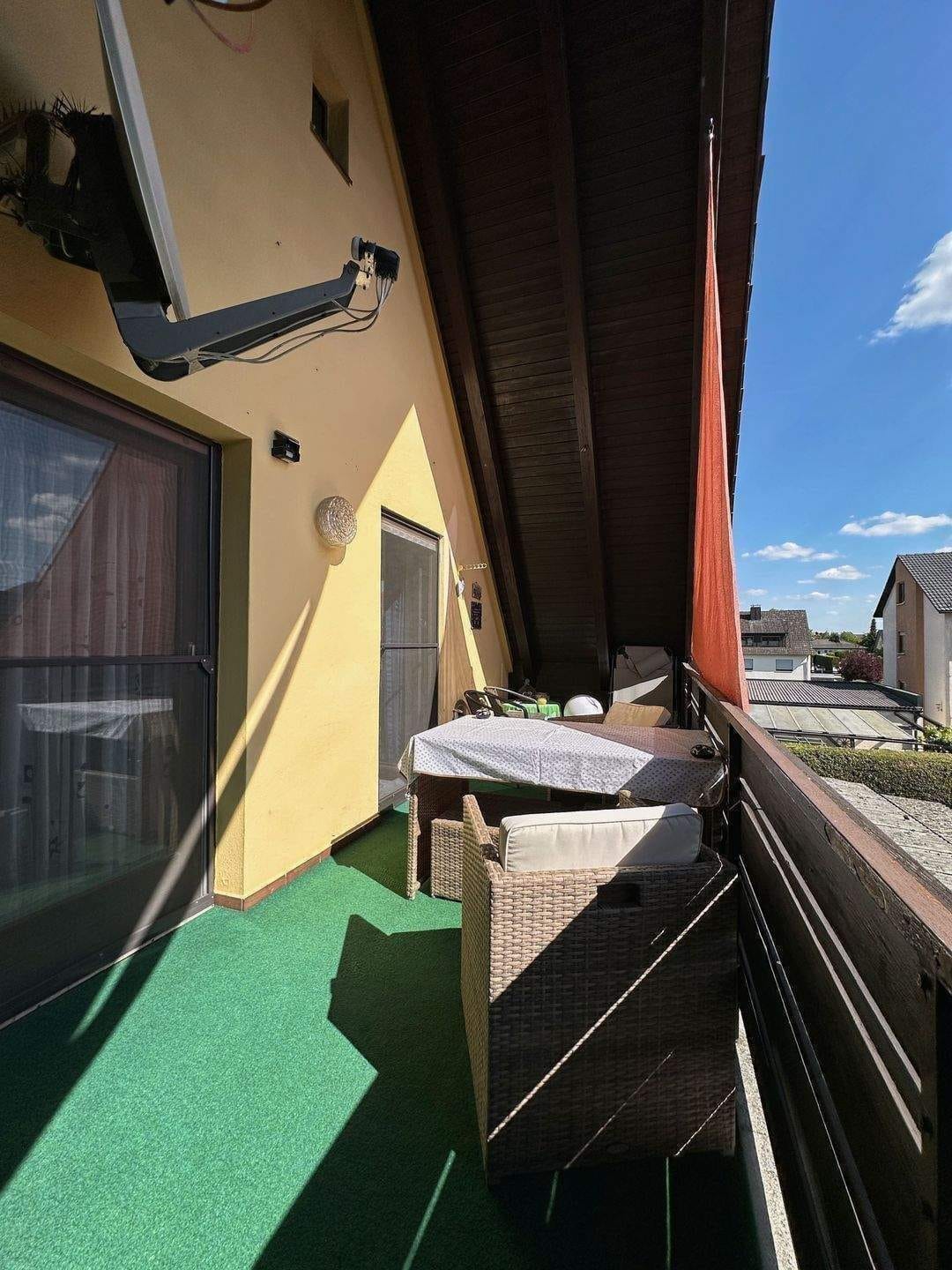 Immobilie in Postbauer-Heng - Ein Zuhause für die ganze Familie: Großzügiges Zweifamilienhaus mit schönem Grundstück, großem Balkon und zwei Garagen uvm. - Bild 3