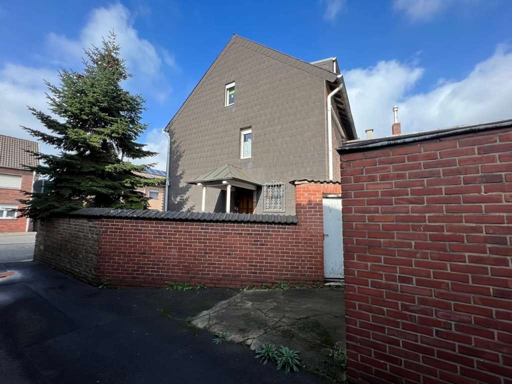 Immobilie in Grevenbroich - Eigennutz oder Kapitalanlage! Vermietetes Zweifamilienhaus mit einer Garage zu verkaufen! - Bild 2