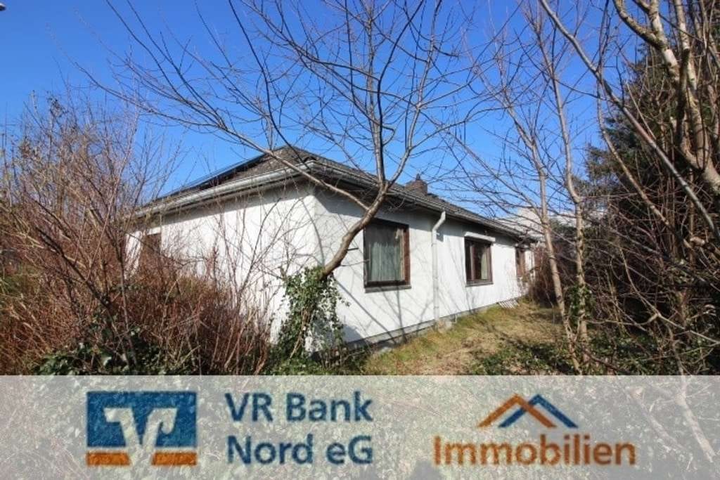 Immobilie in Süderlügum - Ebenerdiger Bungalow mit großem Keller in zentraler Lage von Süderlügum - Bild 0