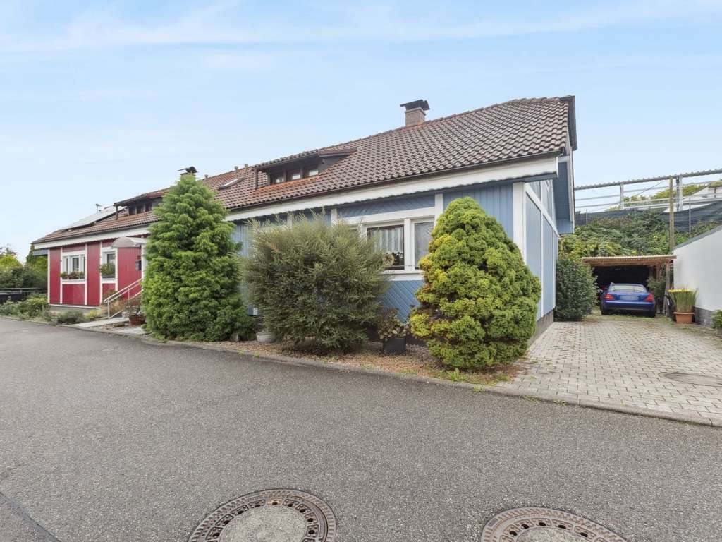 Immobilie in Bad Krozingen - Zwei Doppelhaushälften auf einem Grundstück - Charmantes Liebhaberobjekt in Bad Krozingen - Bild 2