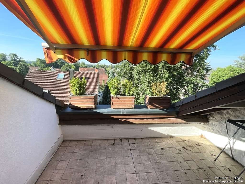 Immobilie in Schwanstetten - Schöne Dachgeschosswohnung 
mit gemütlicher Loggia 
und großem Spitzboden - Bild 2