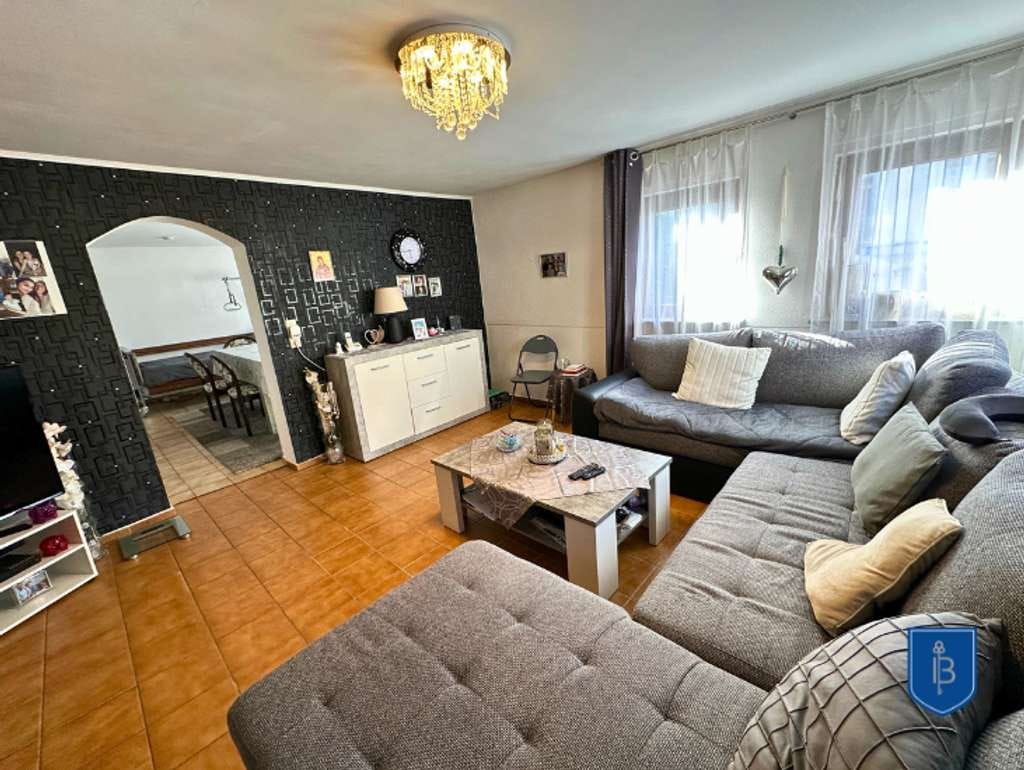 Immobilie in Metzingen - Das Beste beider Welten. Ruhige Lage mit kurzen Wegen in die Stadt + Garage - Bild 1