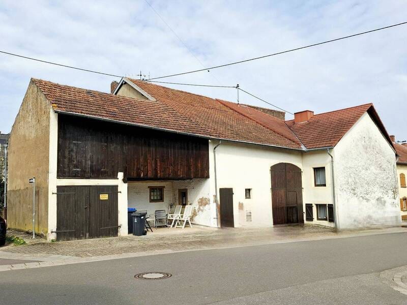 Immobilie in Merzig - Renovierungsprojekt im Ortskern von Merzig-Fitten: Solide Basis mit Garage - Bild 0