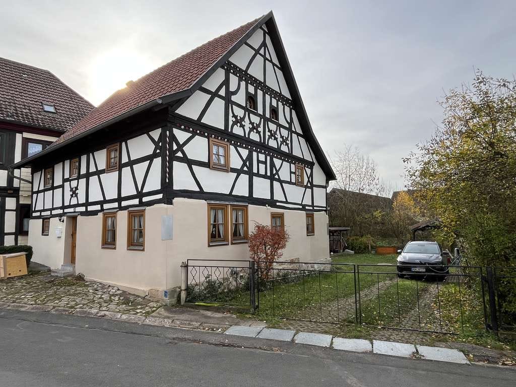 Immobilie in Grabfeld - Mit viel Liebe zum Detail saniertes Einfamilienhaus in typisch fränkischem Fachwerkstil - Bild 0