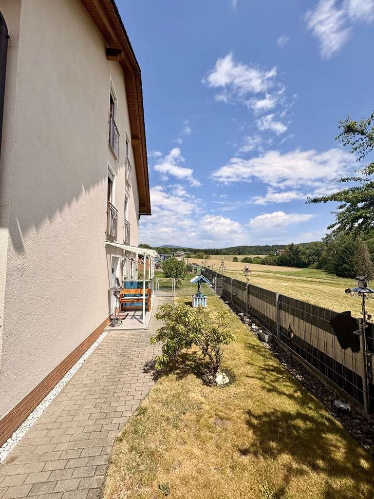 Immobilie in Schöllnach - Familientraum mit bezauberndem Garten!! Reiheneckhaus in idyllischer Ortsrandlage von Schöllnach - Bild 1