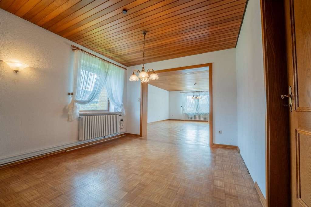 Immobilie in Struckum - Großzügiges Einfamilienhaus mit Wintergarten und viel Potenzial auf weitläufigem Grundstück - Bild 2