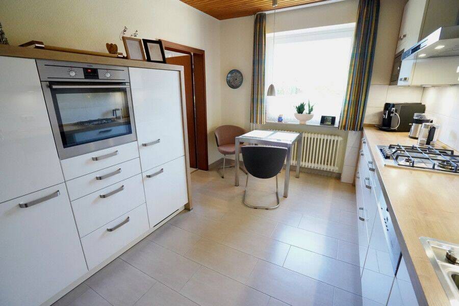 Immobilie in Sittensen - Mehrfamilienhaus mit großzügigem Grundstück und Garagen - Bild 2