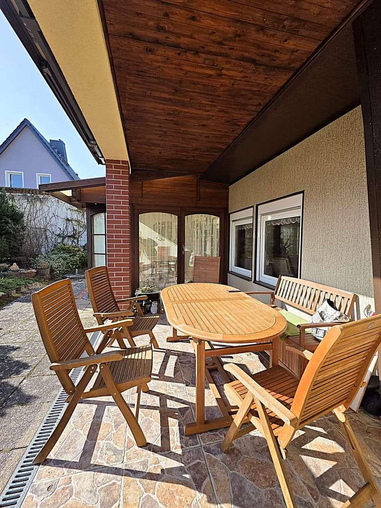 Immobilie in Fürstenberg/Havel - Wohnen am Moderfitzsee: Einfamilienhaus mit Gästebereich und großem Grundstück - Bild 1