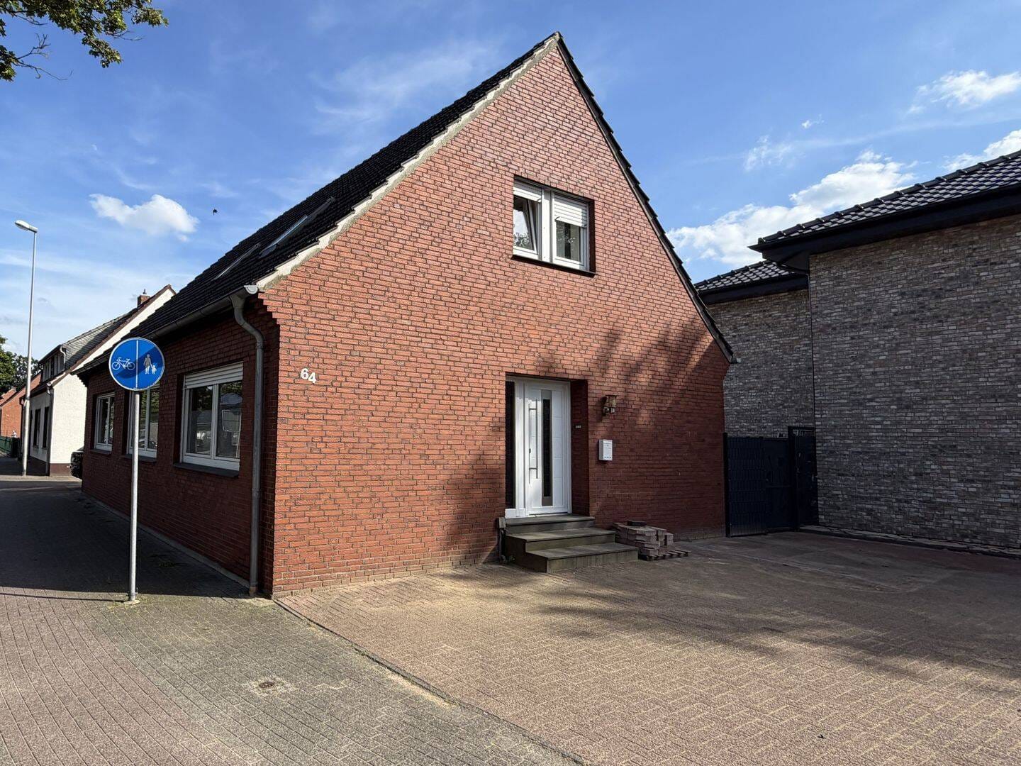 Immobilie in Gronau - Charmantes freistehendes Einfamilienhaus in Epe – Großzügiger Wohnbereich und sonnige Terrasse - Bild 0