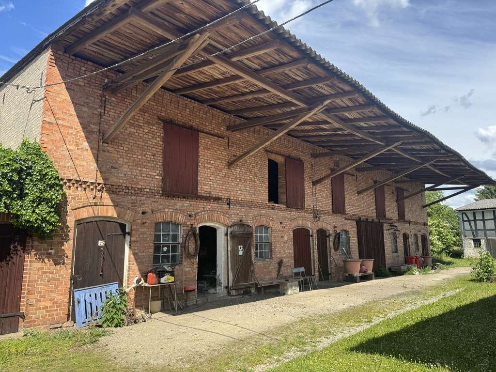 Immobilie in Klötze - Sanierungsbedürftiges Haus mit gepflegter Stallung und  ca. 1,6 ha Wiese in Wenze! - Bild 0