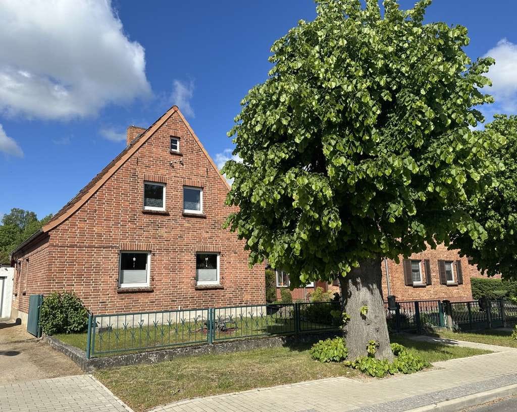 Immobilie in Feldberger Seenlandschaft - Wohnen, wo andere Urlaub machen – Einfamilienhaus in zentraler Feldberger Lage - Bild 0