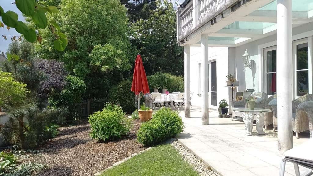 Immobilie in Tirschenreuth - Außergewöhnliches Einfamilienhaus im Villenstil - repräsentativ, großzügig, in sehr gutem Zustand - Bild 1