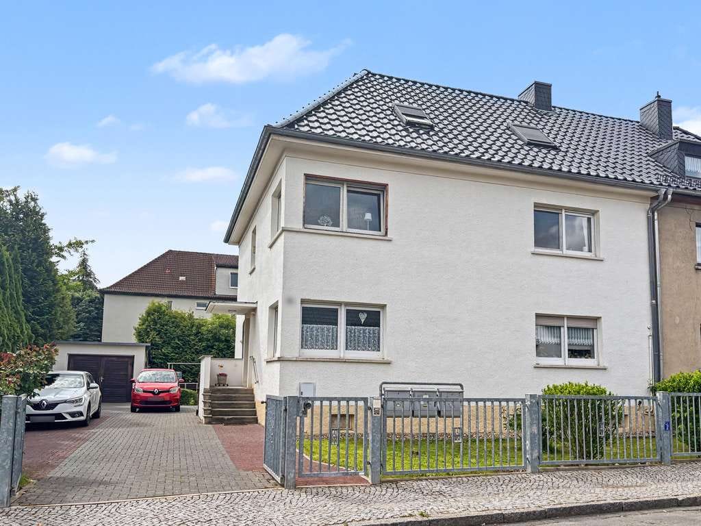 Immobilie in Weißenfels - Kapitalanlage - Gepflegte Doppelhaushälfte mit drei Wohneinheiten - komplett vermietet - Bild 0