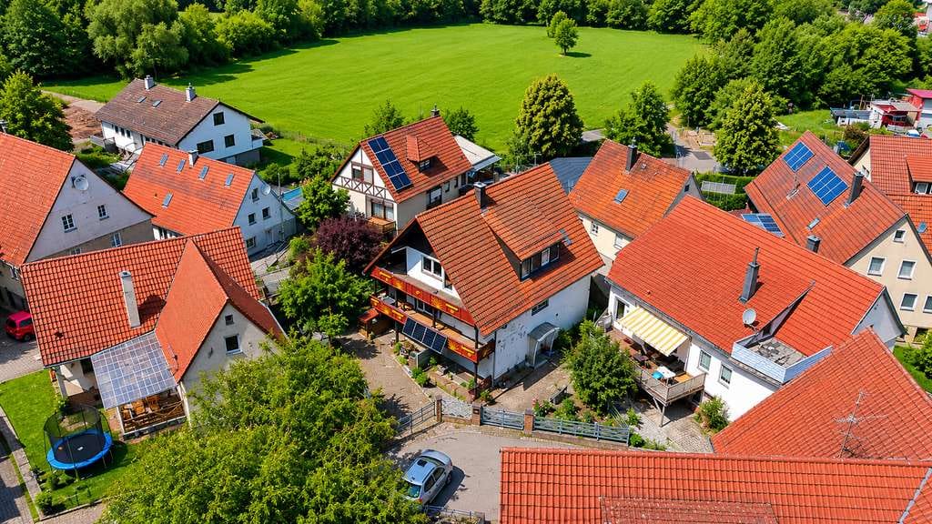 Immobilie in Oberrot - Charmantes 2–3 Familienhaus mit Landhausflair, Doppelgarage und großem Schuppen - Bild 1