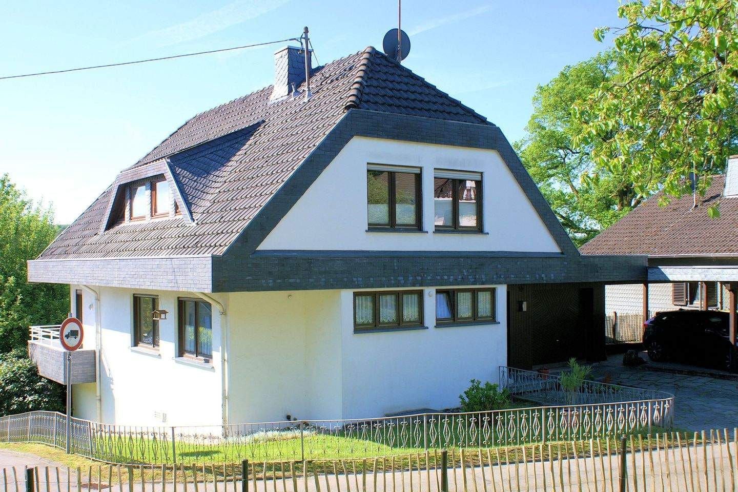 Immobilie in Nümbrecht - Freistehendes Einfamilienhaus mit Garage in reizvoller Dorflage der Gemeinde Nümbrecht - Bild 0