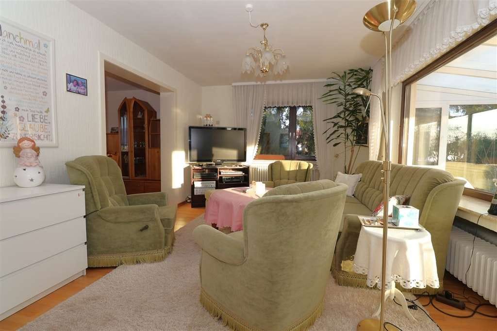 Immobilie in Meinhard - Viel Platz für die Familie im Haus und im Garten: Einfamilienhaus mit großer Garage - Bild 4