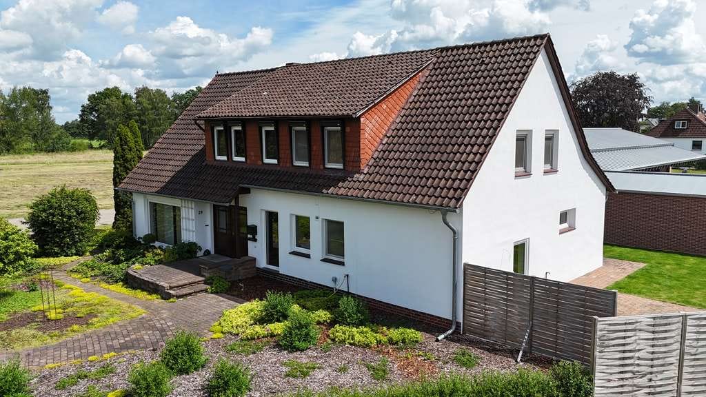 Immobilie in Müden (Aller) - Großes, renoviertes Wohnhaus auf schönem, gepflegtem Grundstück - Bild 2